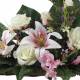 Jardinera cementerio flores artificiales rosas y lilium rosa