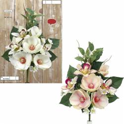 Pequeño ramo flores artificiales cementerio magnolias